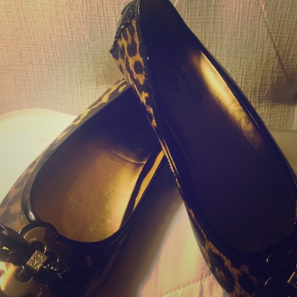 NWOT LEOPARD ANNE KLEIN FLATS
