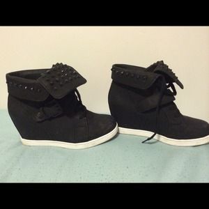 Wedge sneakers