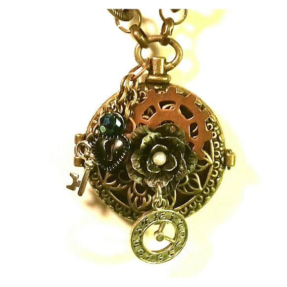 Vintage looking Pocketwatch necklace