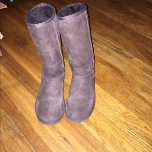 Ugg classic tall chocolate 6 womens