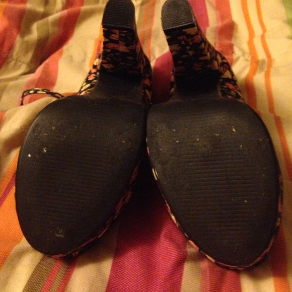 Floral printed platform heels - Picture 2 of 3