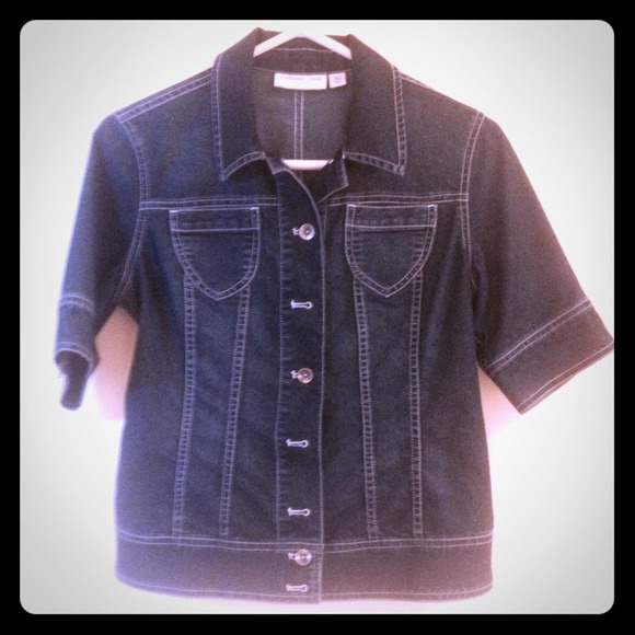 Short sleeve denim shirt