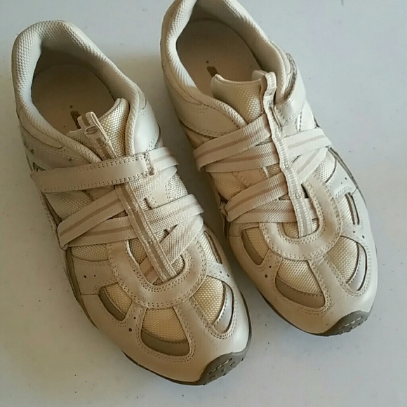 Skechers tennis shoes