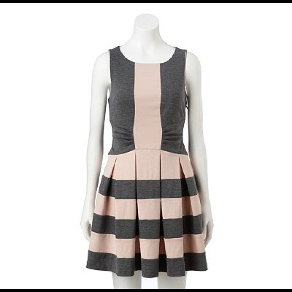 Dresses & Skirts - 🎉HP🎉Fit and Flare Dress