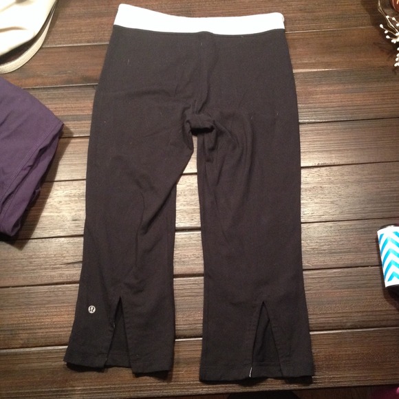 Lululemon cropped yoga pants