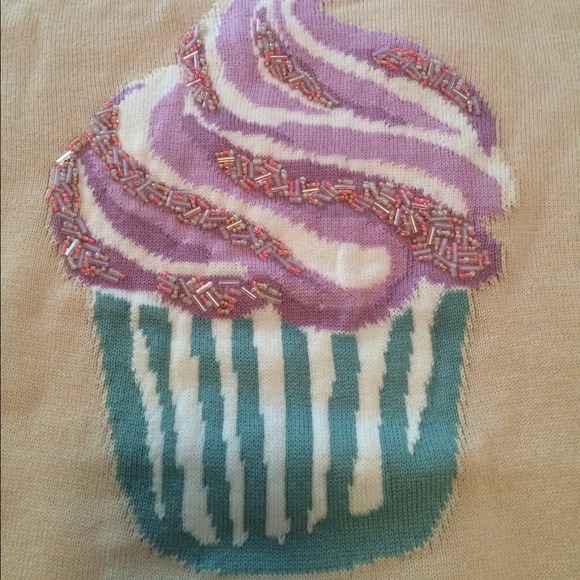 ❌SOLD OUT❌🎉2XHP🎉Cupcake Sweater - Picture 3 of 4