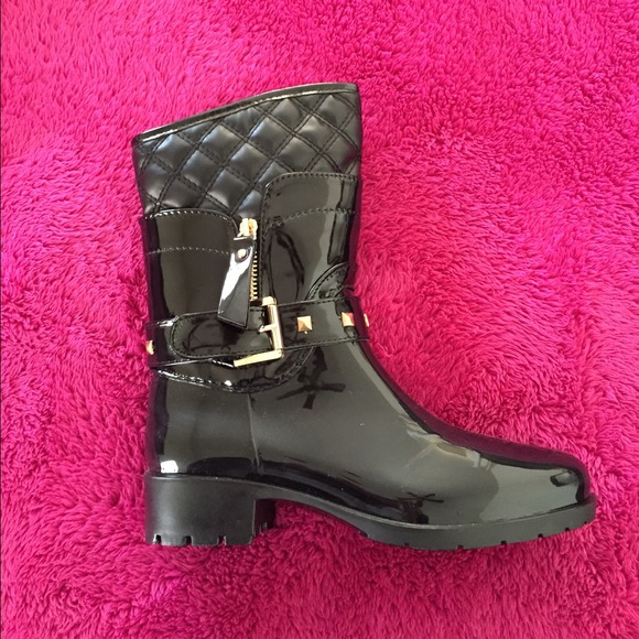 Black Rain boots!!