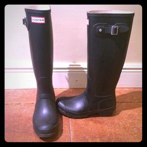 Women's Tall Matte Hunter Rain Boots.