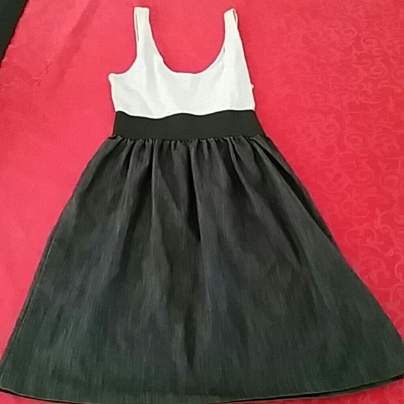Gray cotton top with dark denim bottom dress