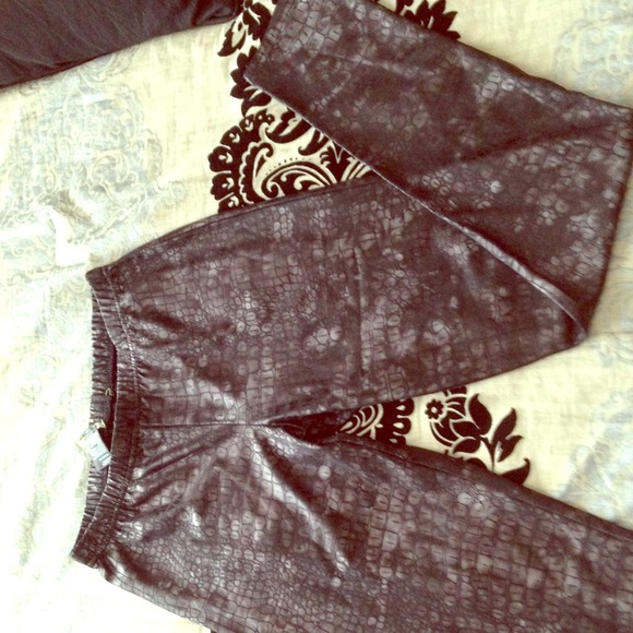 Snake skin leggings!! ❤️❤️