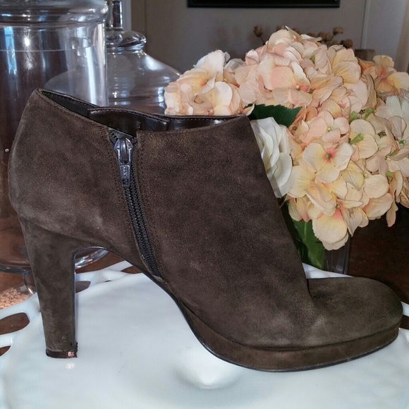 Bandolino Brown Suede 3" Heels - Picture 3 of 4