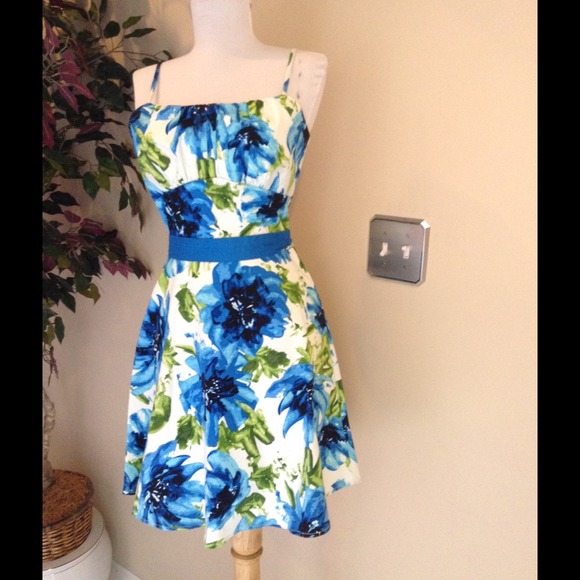 NWT pretty floral dress from Dots size 5/6