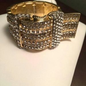 Glamorous fashion bangle