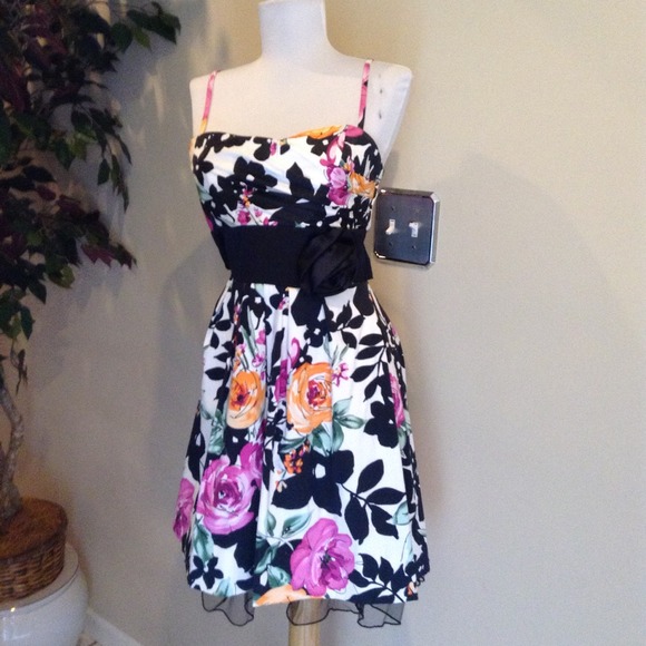 Strapless satin dress by Speechless sz 5