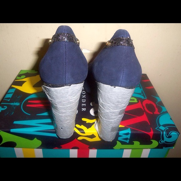 C. Wonder heels just in time for the holidays! - Picture 3 of 4