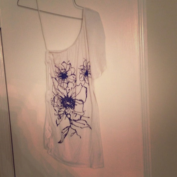 One shoulder flower top
