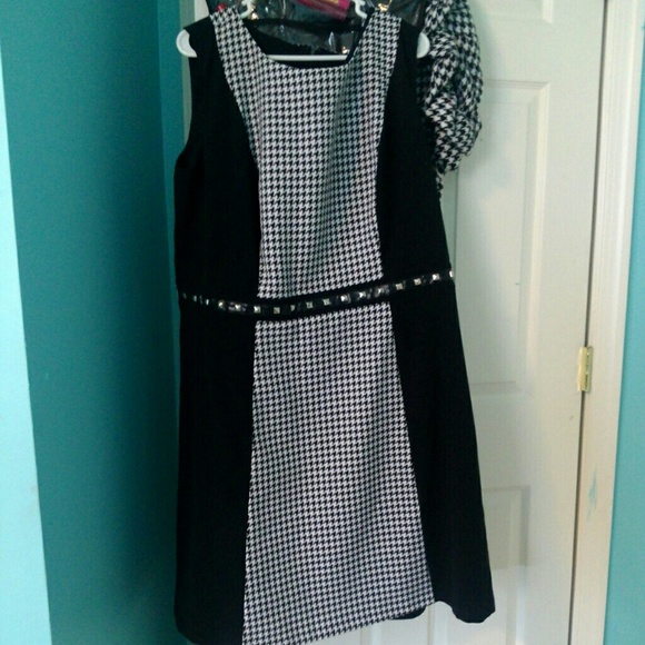 Never worn houndstooth print dress
