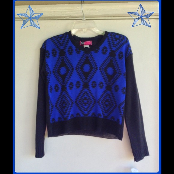 Pretty pattern sweater/💕💋SOLD💋💕👣 - Picture 2 of 4