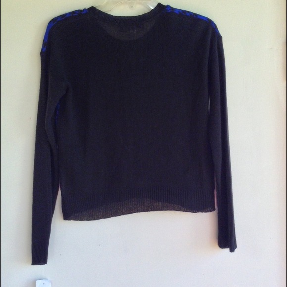 Pretty pattern sweater/💕💋SOLD💋💕👣 - Picture 4 of 4