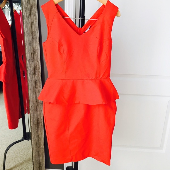 H&M Dresses & Skirts - Red peplum dress