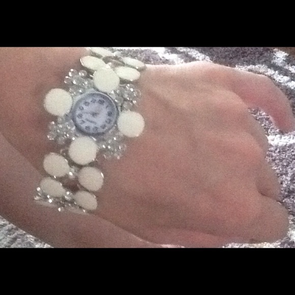 New beautiful bracelet watch. reduced - Picture 3 of 4