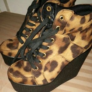 Leopard platform shoes