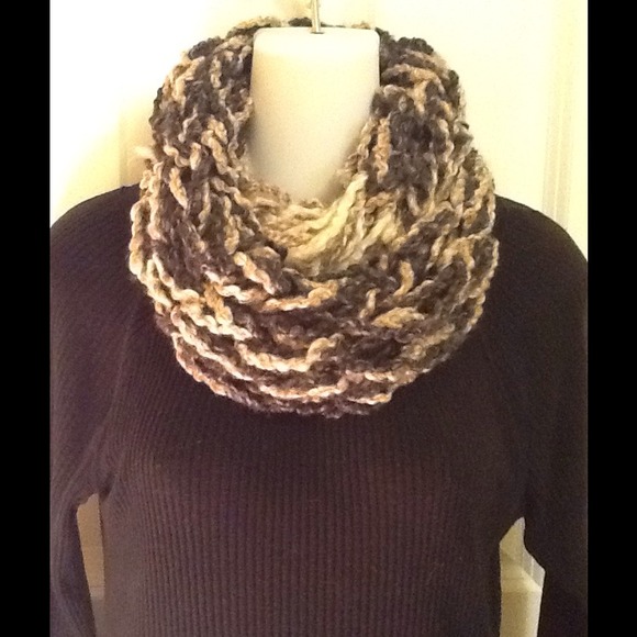Gorgeous chunky hand-knot infinity scarf
