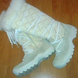 Make me an offer! American Eagle Snow Bunny Boots