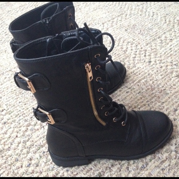 🚨🚨FLASH SALE🚨🚨 black combat boots w/ gold