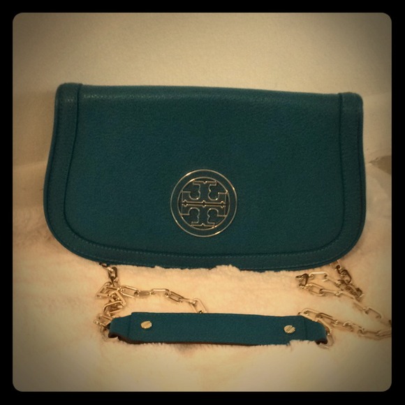 Tory burch amanda logo clutch