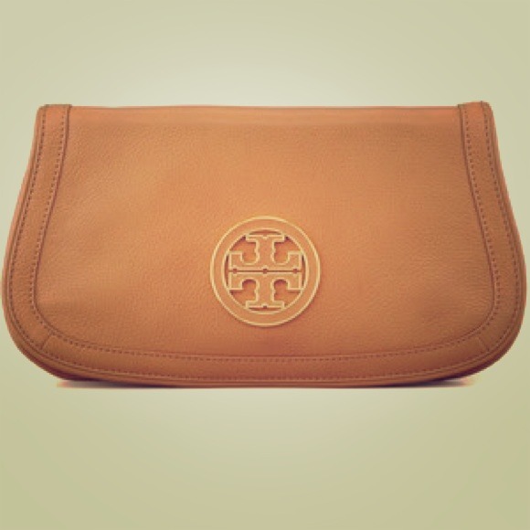 Tory Burch Amanda Logo Clutch