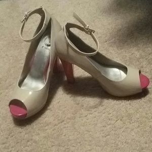 GUESS PUMPS 8.5