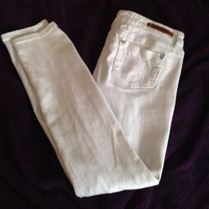 White Almost Famous Distressed Skinny Jeans Size 7