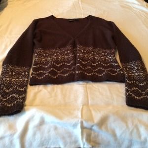 Brown sweater with beige design
