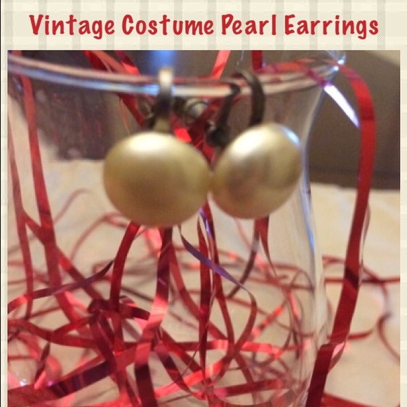 💘Beautiful Vintage Costume Pearl Earrings💘