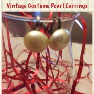 💘Beautiful Vintage Costume Pearl Earrings💘