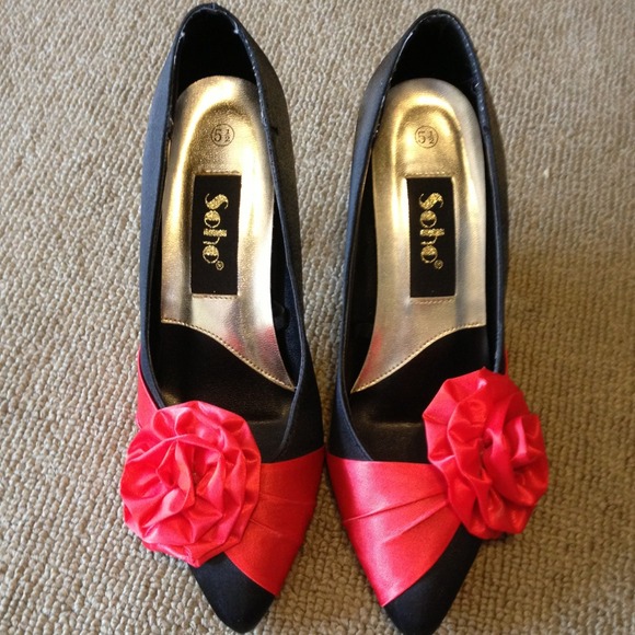 🎉Host pick🎉 3/11/15 Sexy lil black heel