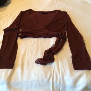 Limited crop wrap around top