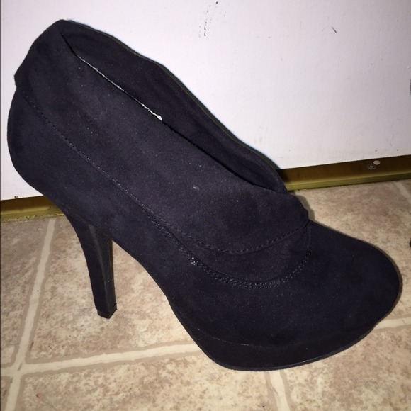 Size 7 Mossimo booties. - Picture 2 of 2