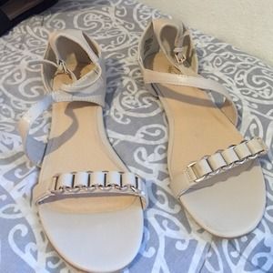 🚨🚨🚨🚨SOLD 🚨🚨🚨🚨NEW NUDE SANDALS SIZE 10