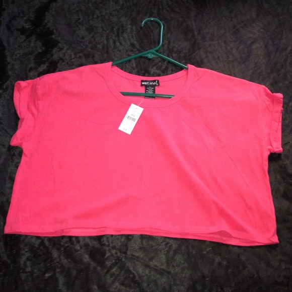 Crop top. - Picture 1 of 2