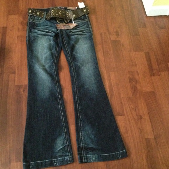 Nwt wallflower jeans size 3 regular!