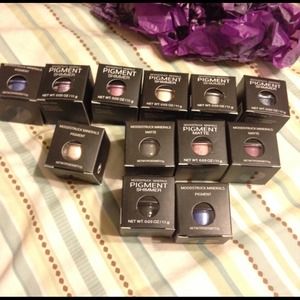 Younique Eye Pigments