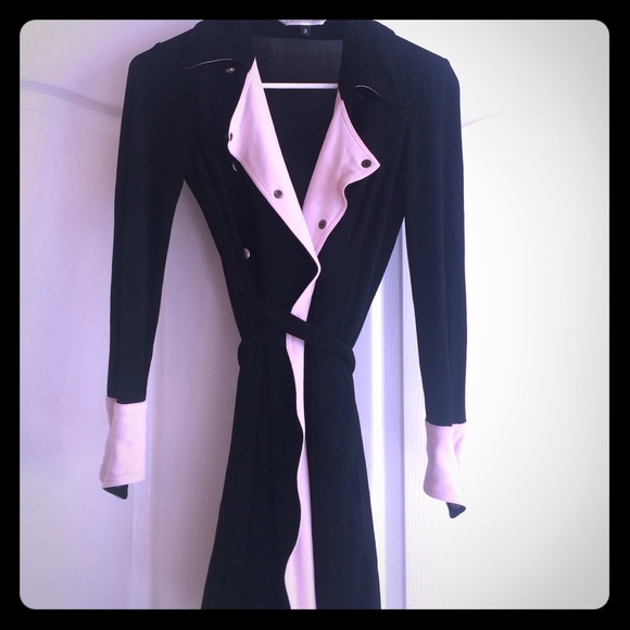 Size 2 Diane von Furstenburg black&pink wrap dress