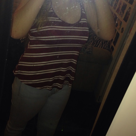 Cute top. - Picture 2 of 3