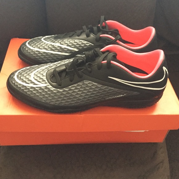 Nike indoor soccer shoes - Picture 2 of 4