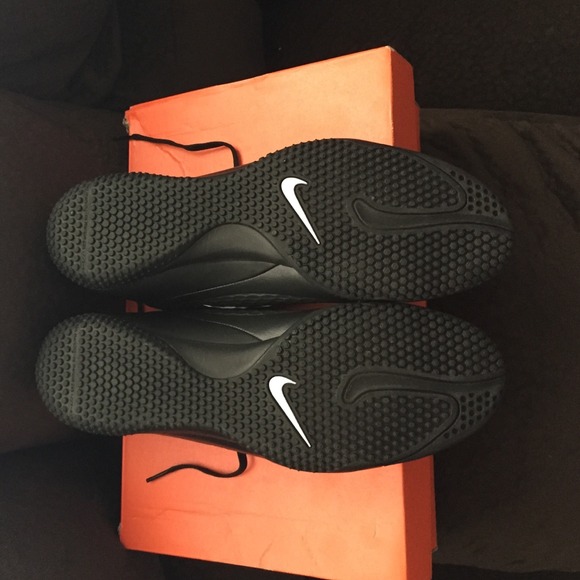 Nike indoor soccer shoes - Picture 3 of 4