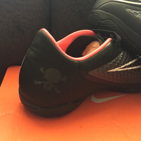 Nike indoor soccer shoes - Picture 4 of 4