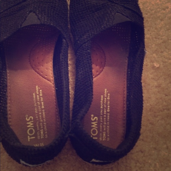 Black knit toms