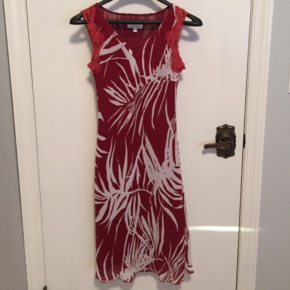 Red & White Chiffon Dress with Lace - Picture 2 of 5